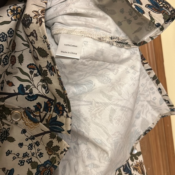 Wildwood Floral Western Winnie Blouse Pearl Snap Button
TUCKERNUCK - Picture 6 of 9